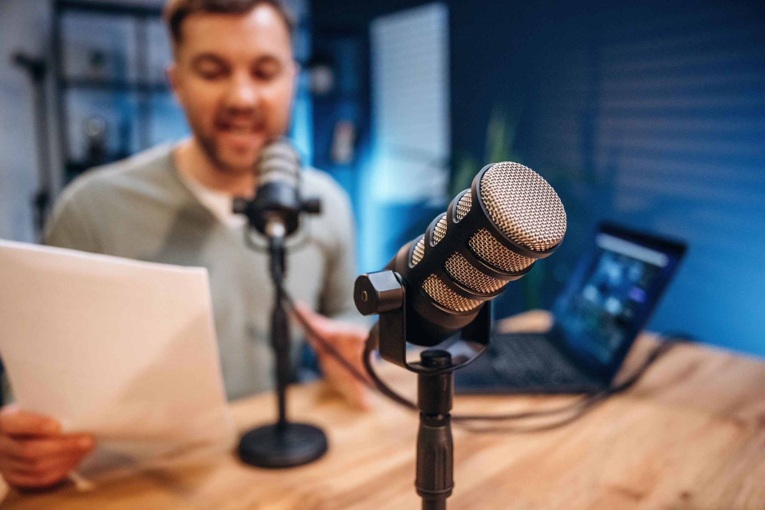Dynamic vs Condenser Mics for Podcasts: