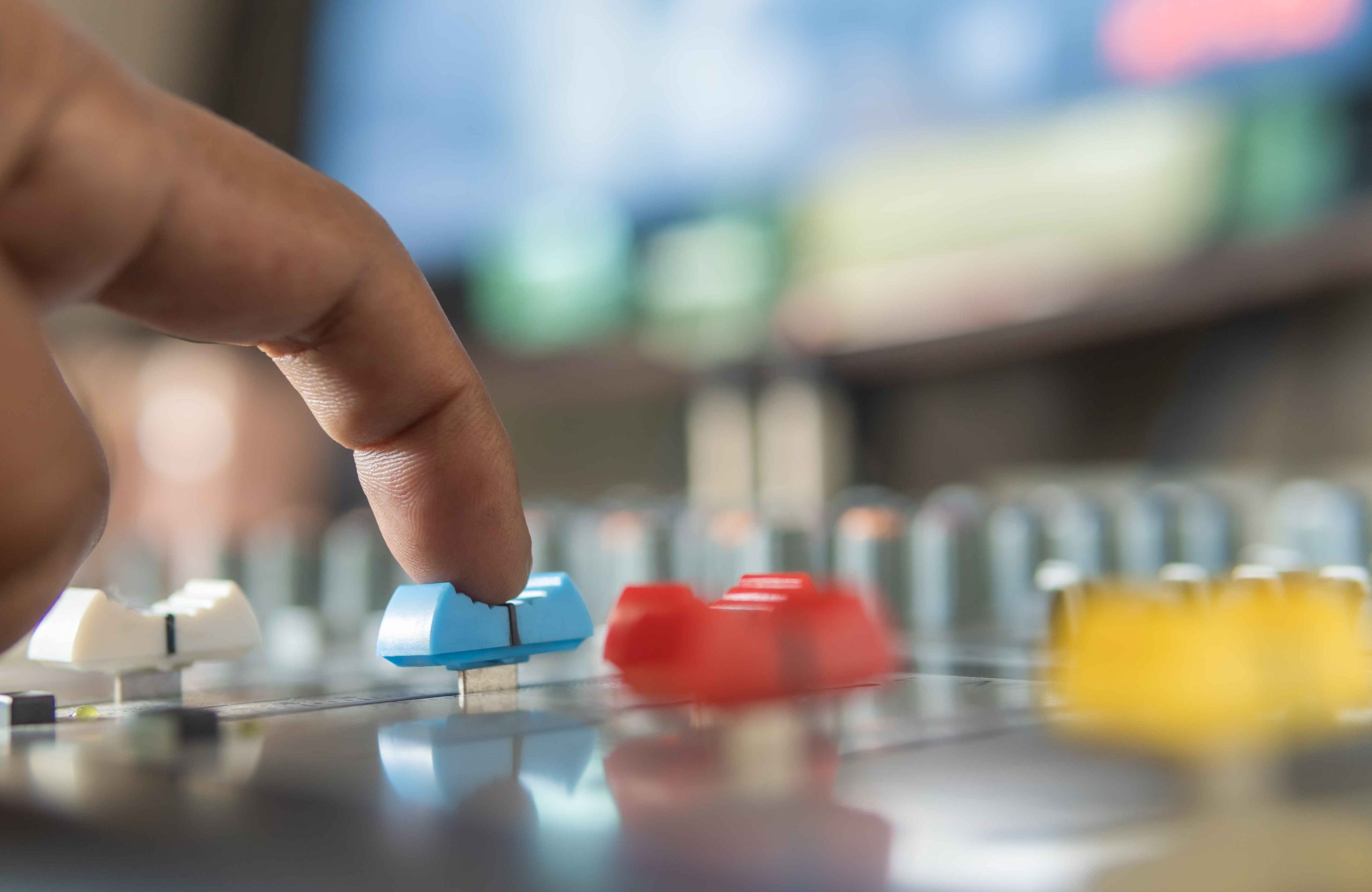 Podcast Mixing vs Mastering Explained: