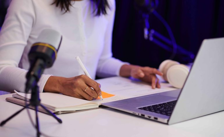 How to Write Podcast Show Notes: